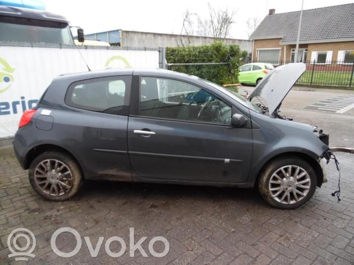 Clio III Clio  8200358164