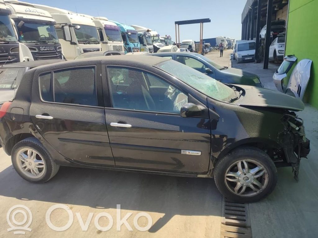 Clio III Clio  8200398989A