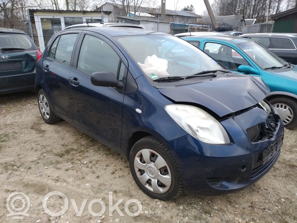 Yaris Yaris  335218092