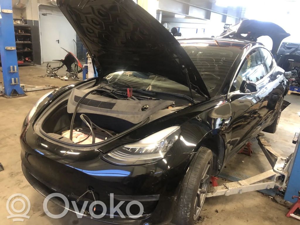 Model 3 Tesla Model 3  112096000E