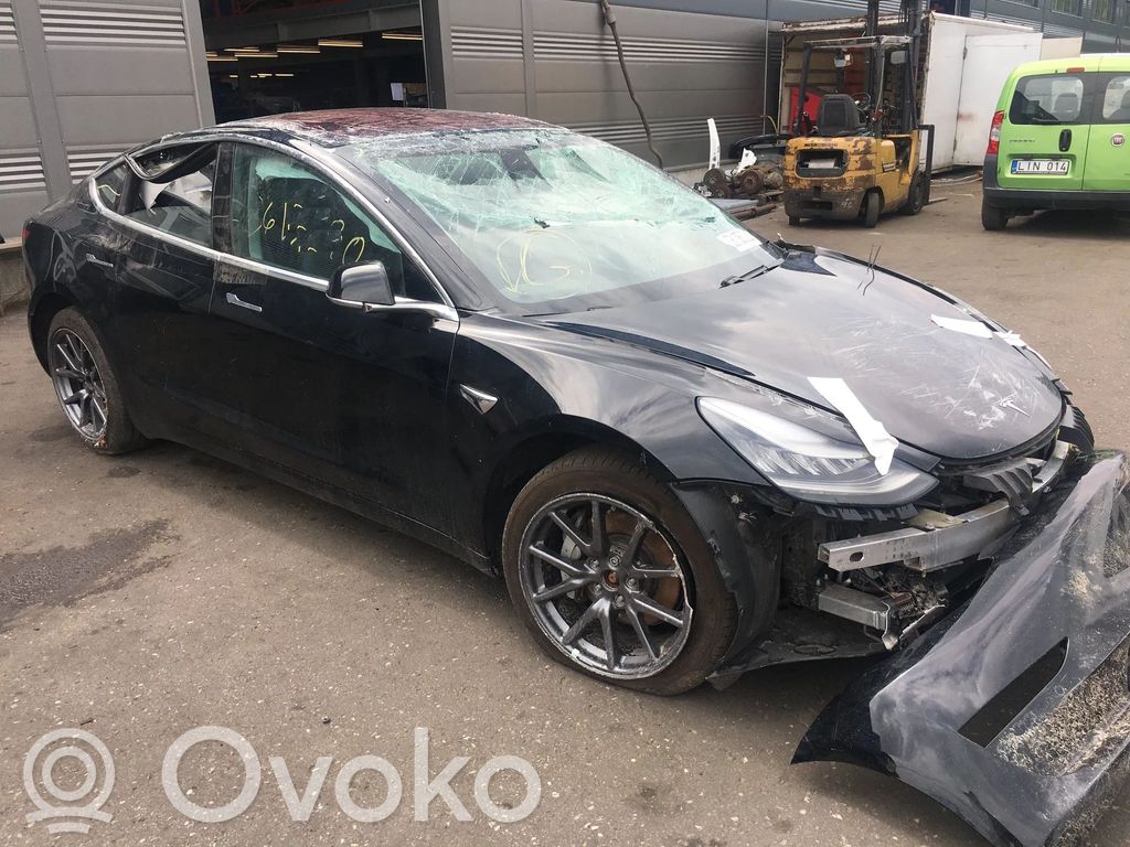 Model 3 Tesla Model 3  104463100D