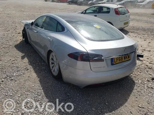 Model S Tesla Model S  100923600H