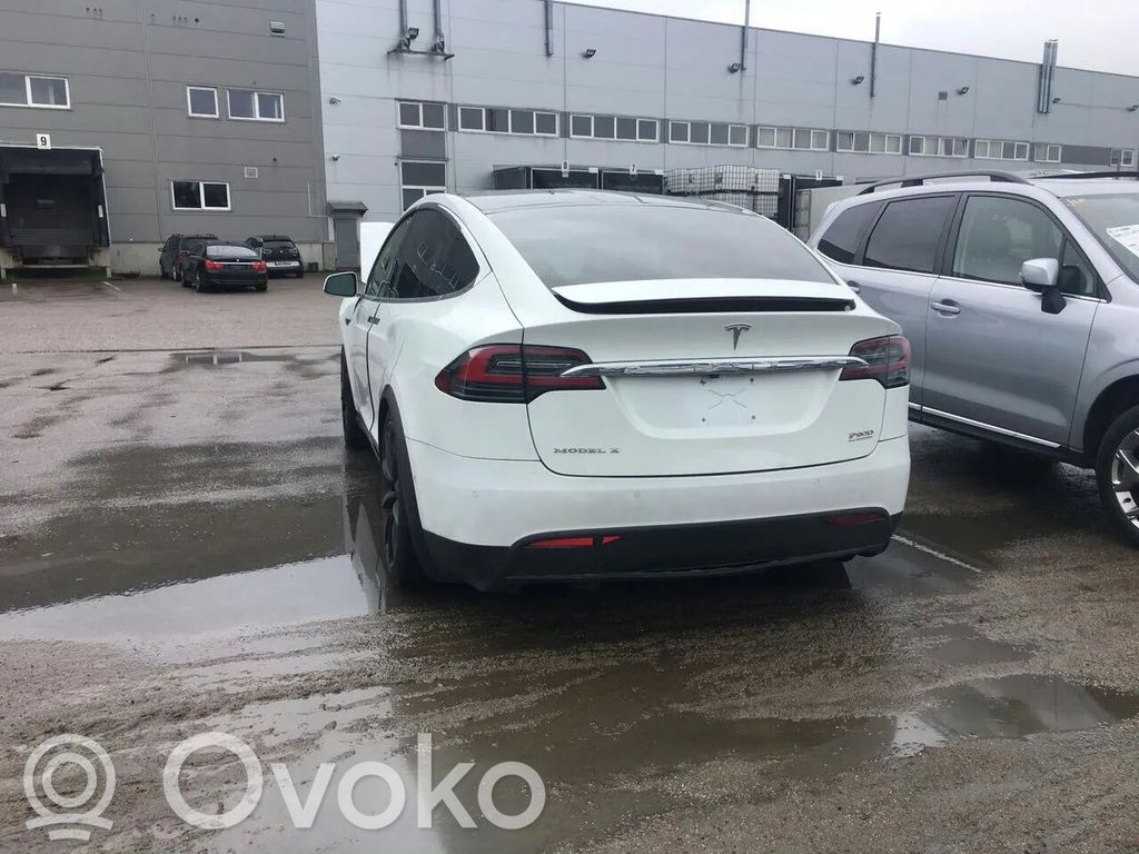 Model X Tesla Model X  103304200C
