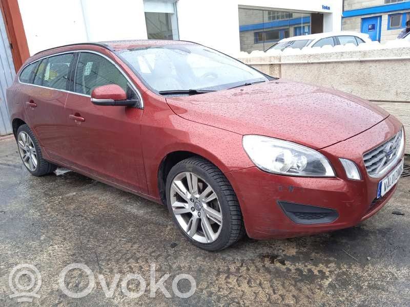 V60 V60, V60 Cross Country  30799044