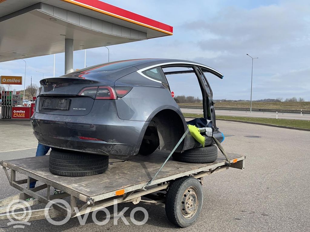 Model 3 Tesla Model 3  108070600