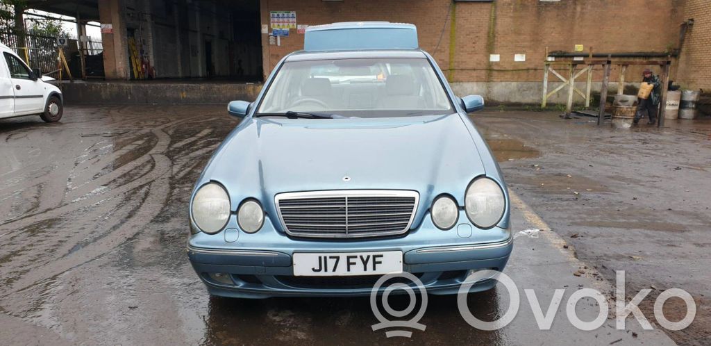 Mercedes-Benz E W210
