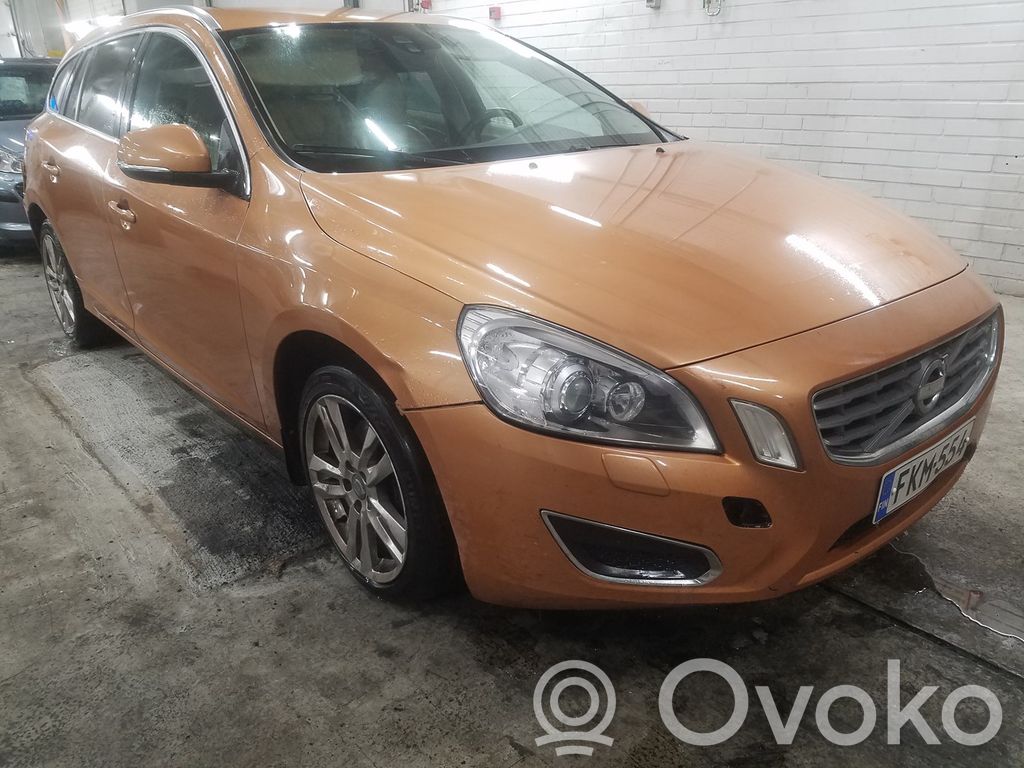 V60 V60, V60 Cross Country  30754443