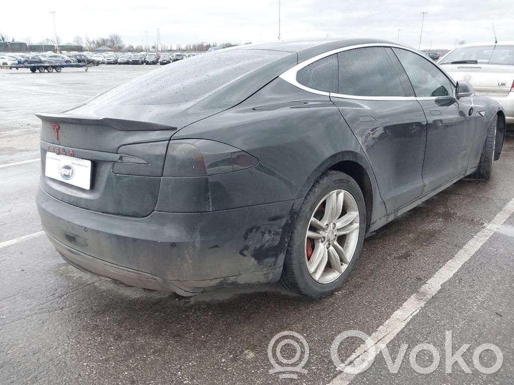 Model S Tesla Model S  100982600A