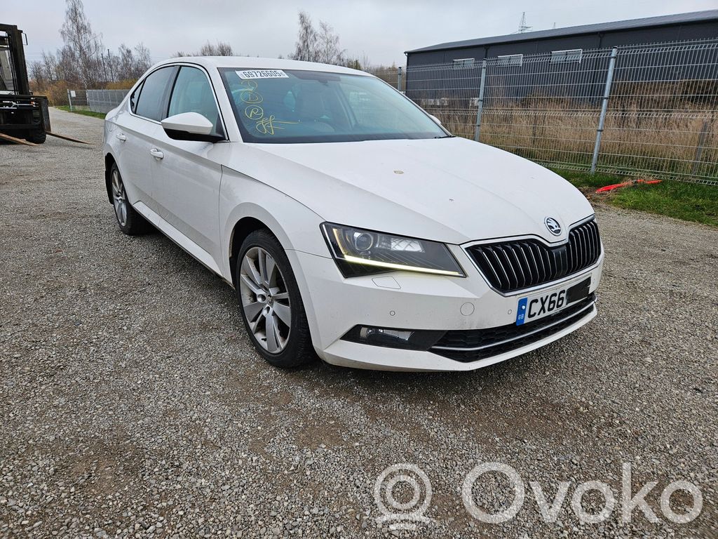 Superb B8 (3V) Superb  4G0959748