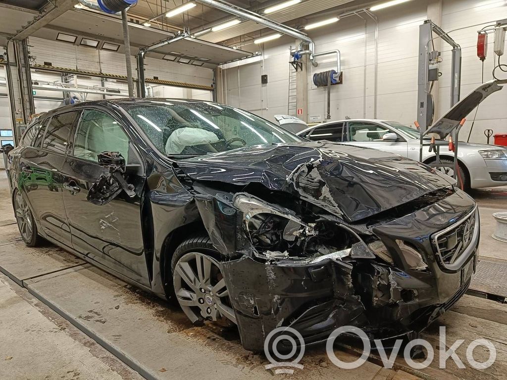 V60 V60, V60 Cross Country  31290977