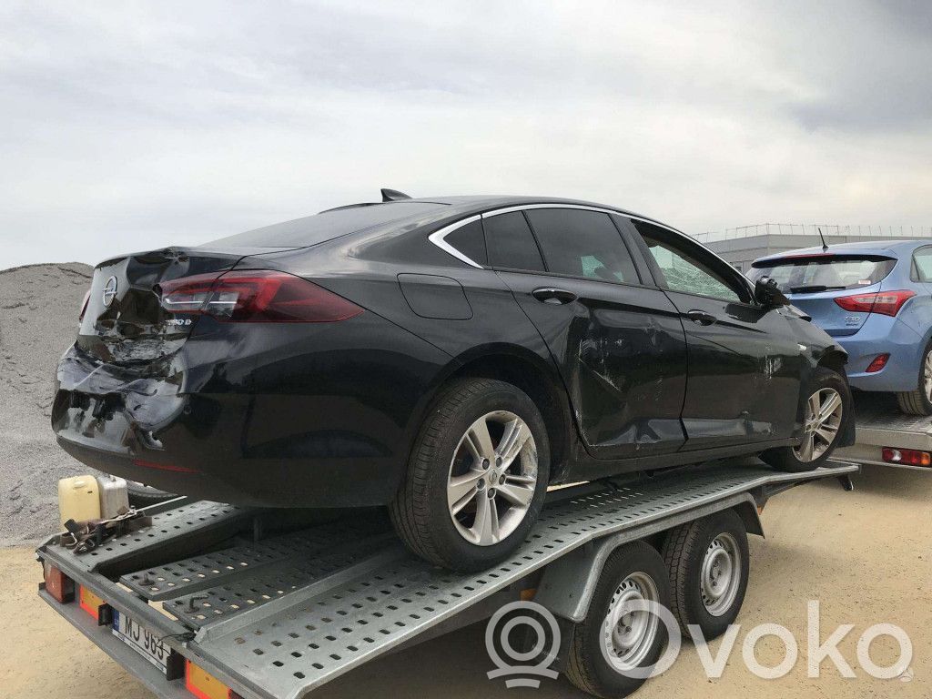 Insignia B Insignia  39121795