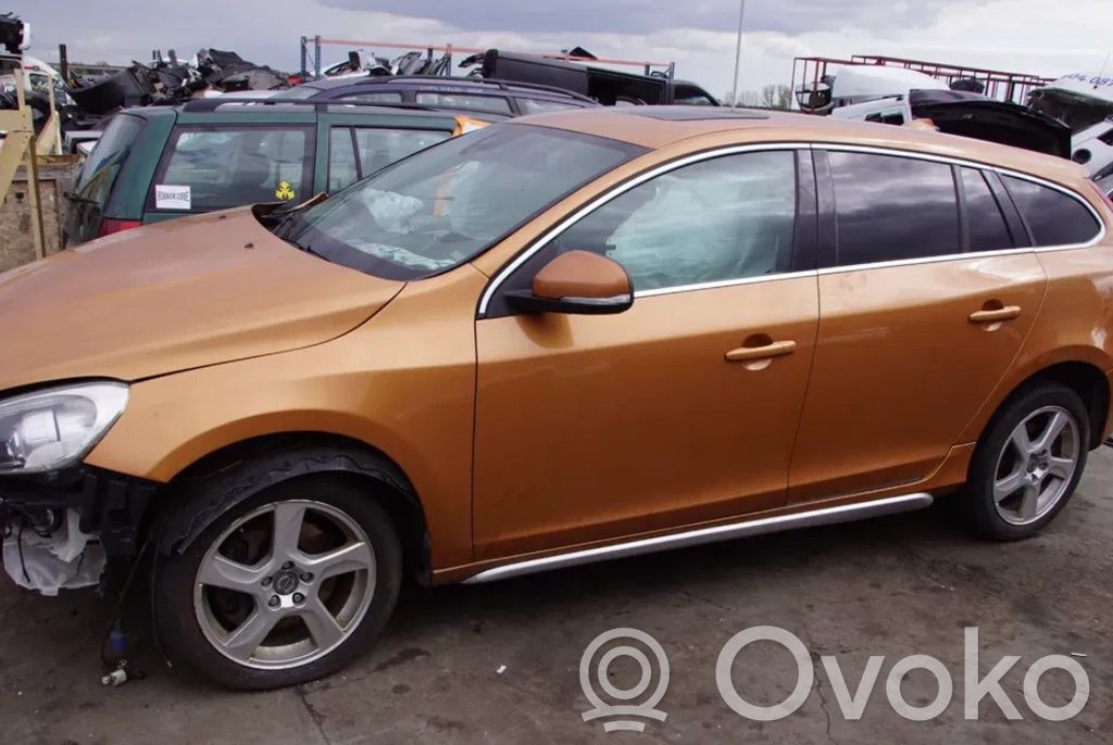 V60 V60, V60 Cross Country  31280945