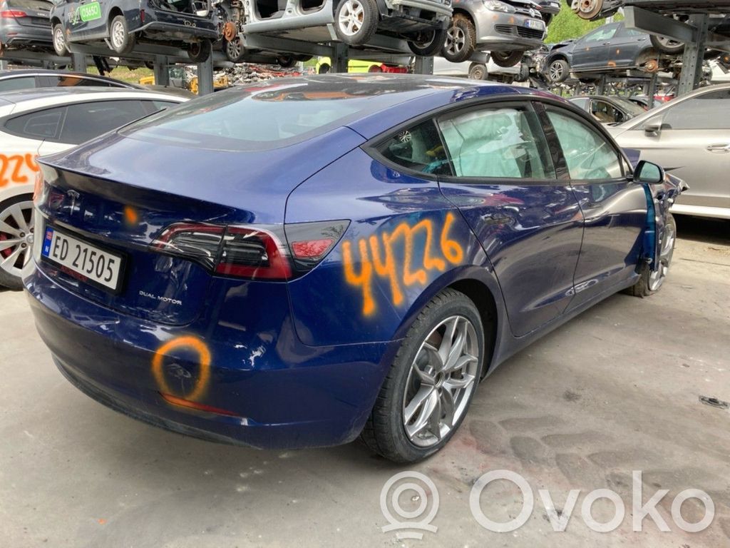 Model 3 Tesla Model 3  104483200B