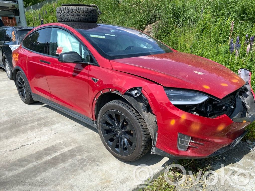 Model X Tesla Model X  102764400A