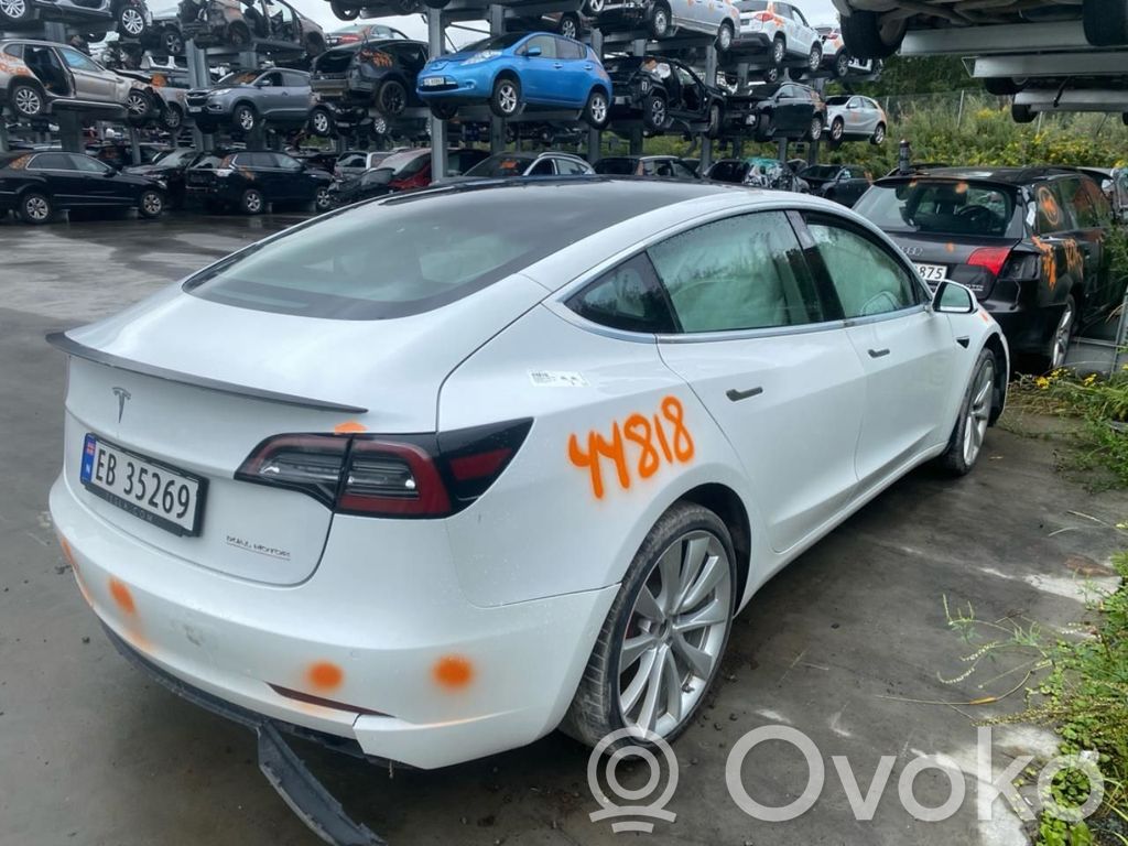 Model 3 Tesla Model 3  104464200D