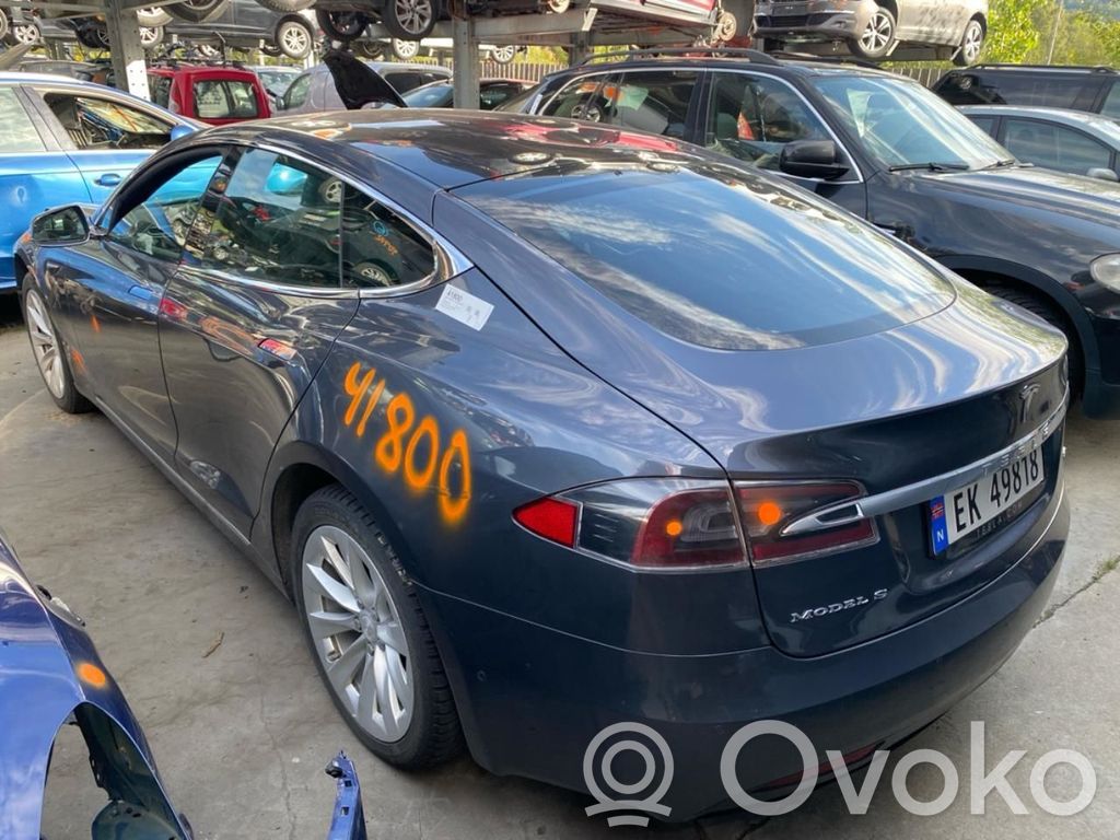 Model S Tesla Model S  1069104SRD