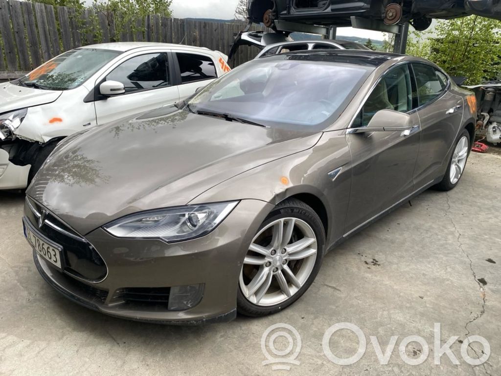 Model S Tesla Model S  104264201C