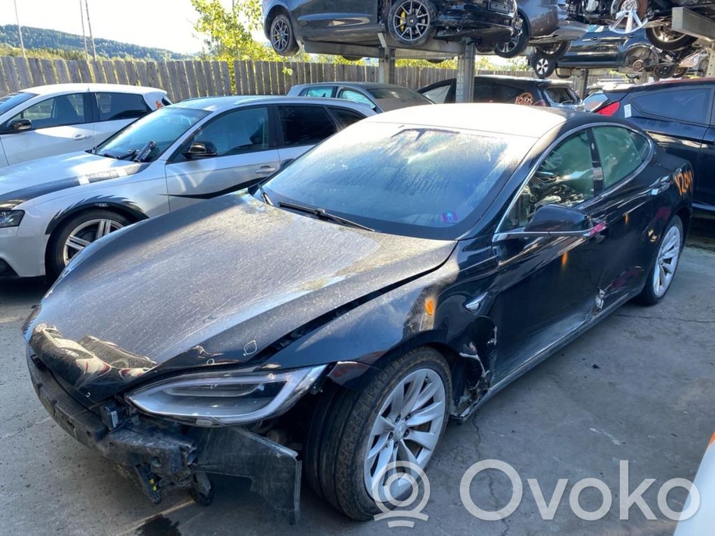 Model S Tesla Model S  105735700B