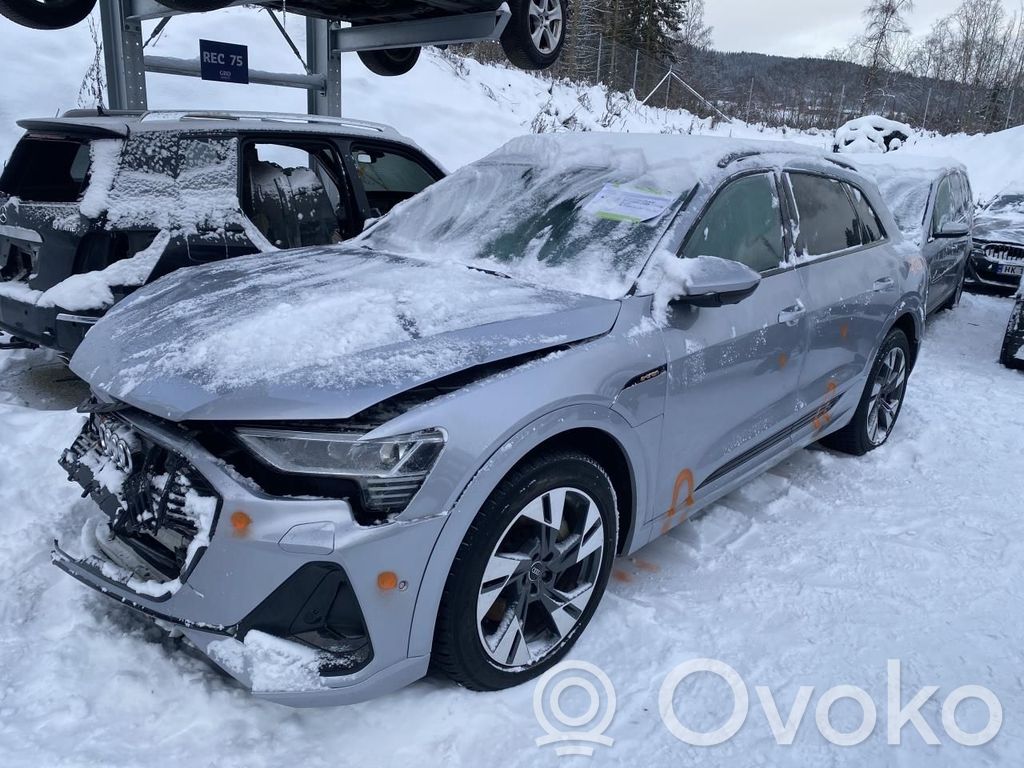 e-tron e-tron  4M0615404F
