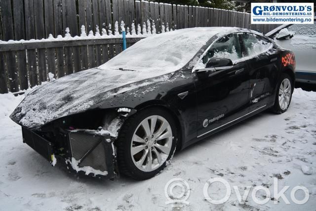 Model S Tesla Model S  104396300C