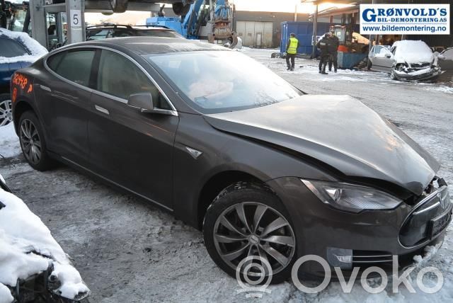 Model S Tesla Model S  102884300B