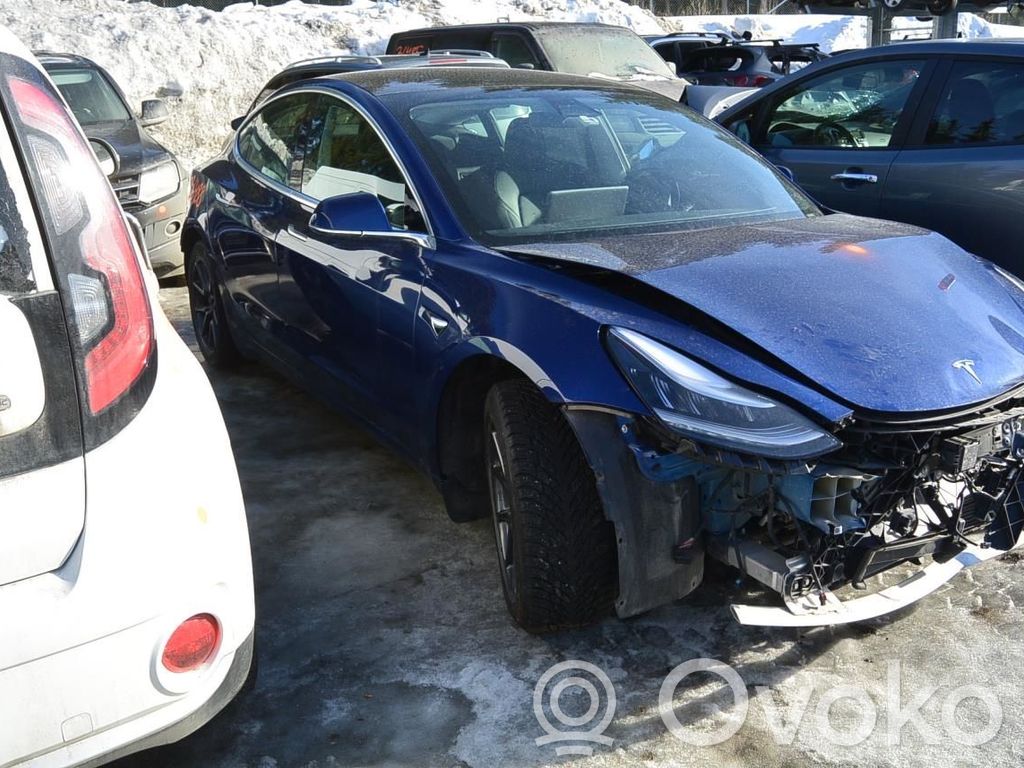 Model 3 Tesla Model 3  110044100D