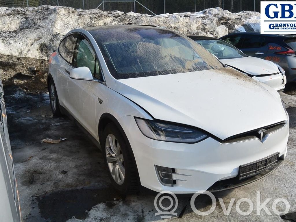 Model X Tesla Model X  104847404A
