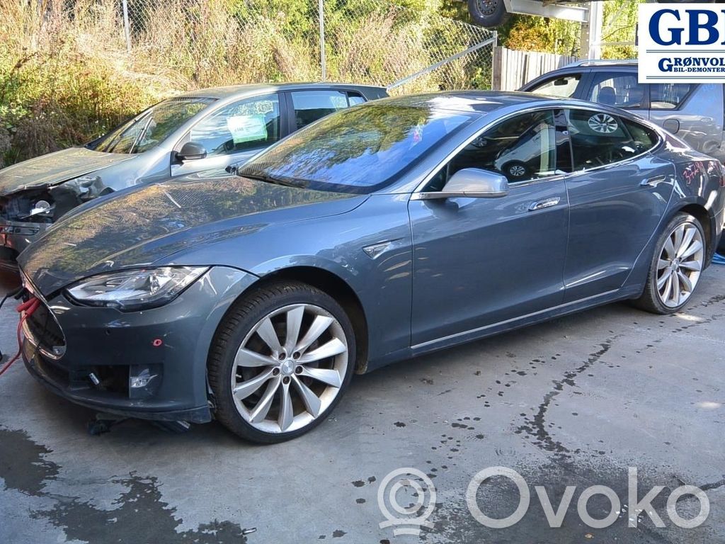 Model S Tesla Model S  100847100A