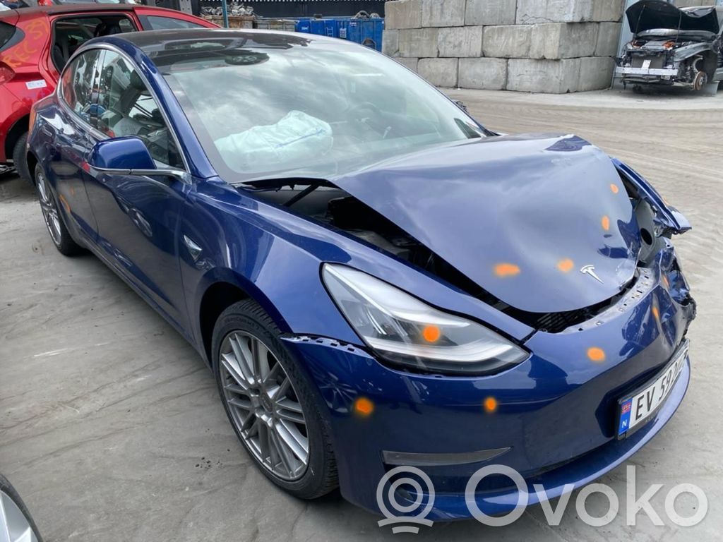 Model 3 Tesla Model 3  104483199E