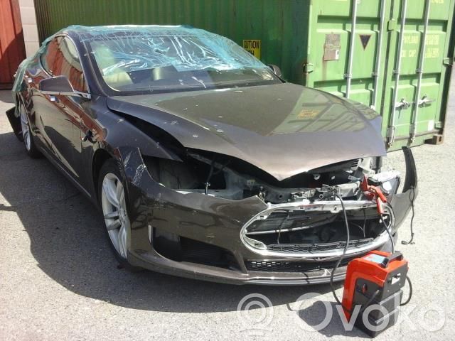 Model S Tesla Model S  102142200B