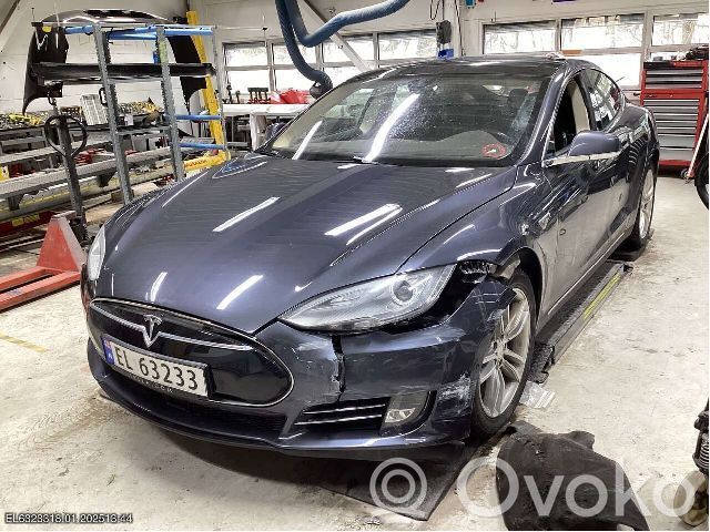 Model S Tesla Model S  103164300A