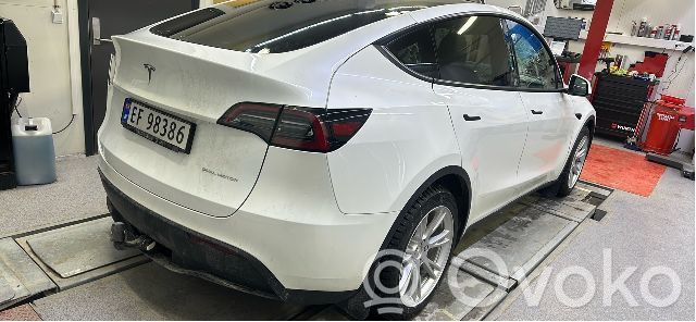 Model Y Tesla Model Y  104474600A