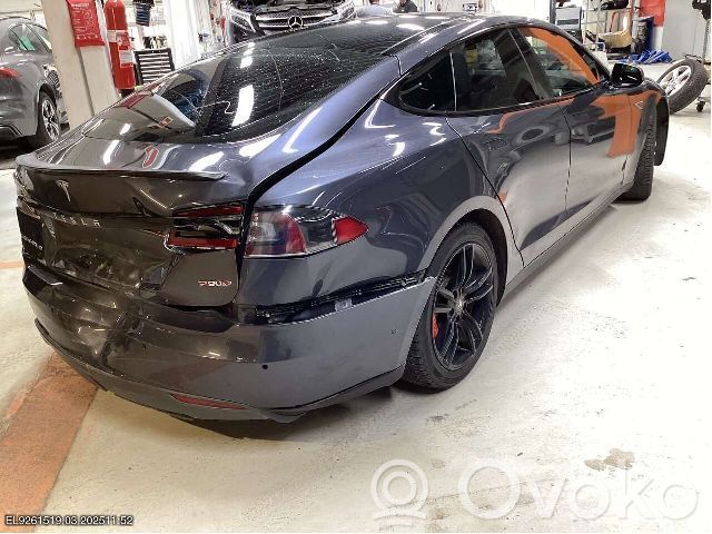 Model S Tesla Model S  100589600A