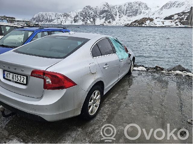 S60 S60  31304038