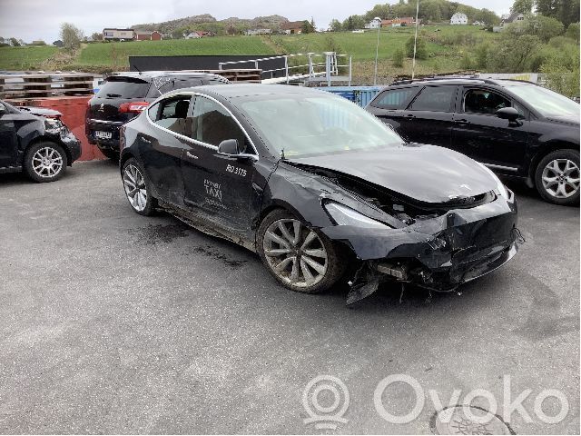 Model 3 Tesla Model 3  109701600D