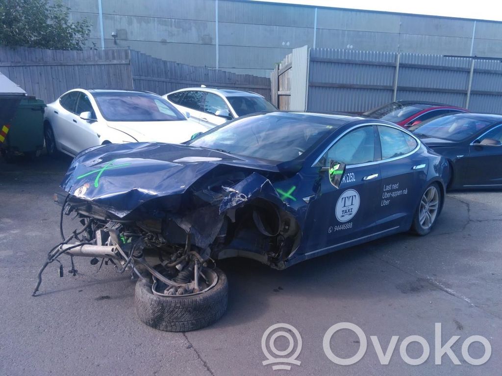 Model S Tesla Model S  1057319S0A