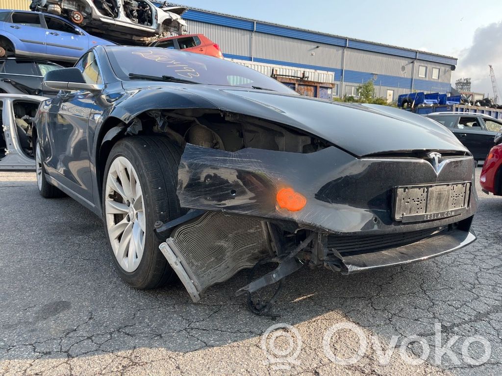 Model S Tesla Model S  6006566E0G