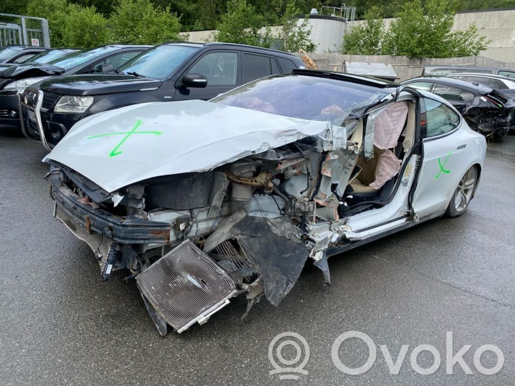 Model S Tesla Model S  A70525700DG