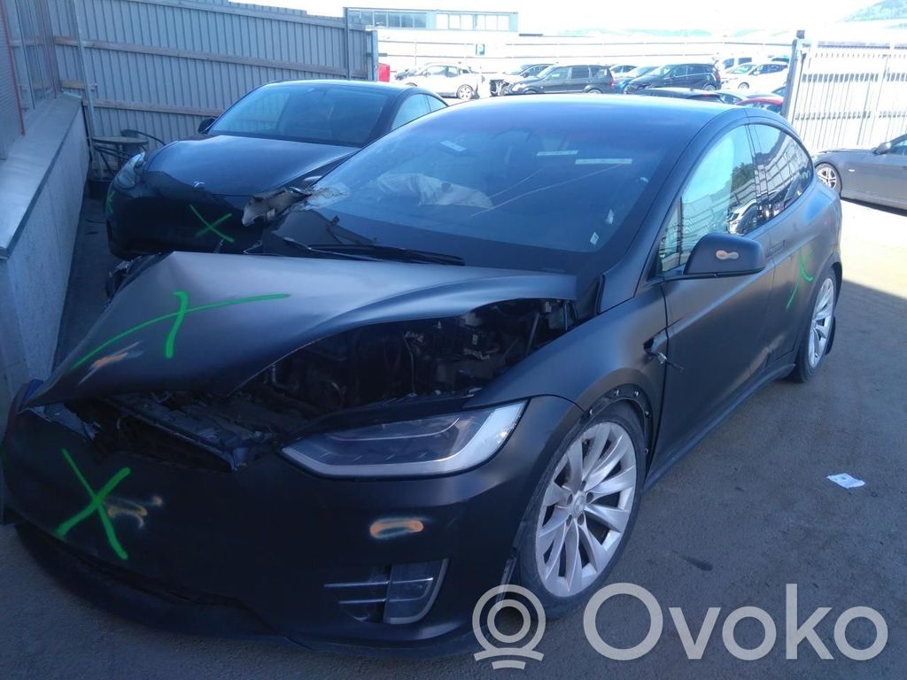 Model X Tesla Model X  103779700D