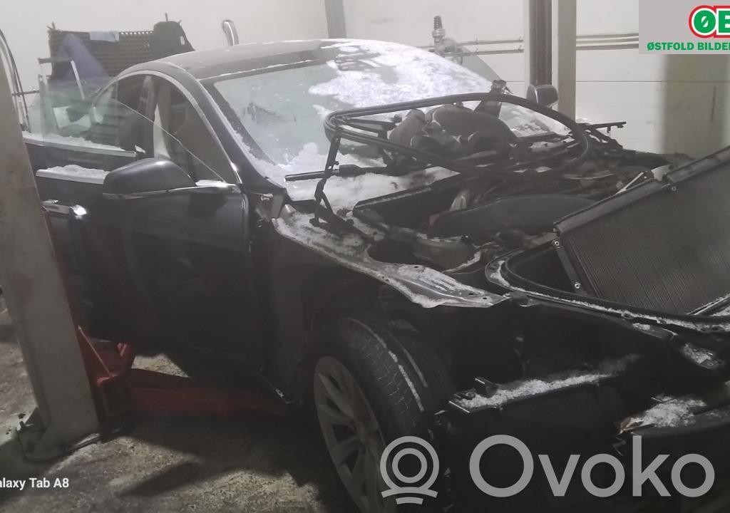 Model S Tesla Model S  104895100C