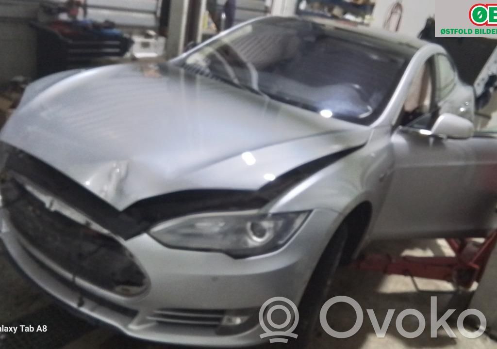 Model S Tesla Model S  102401900C