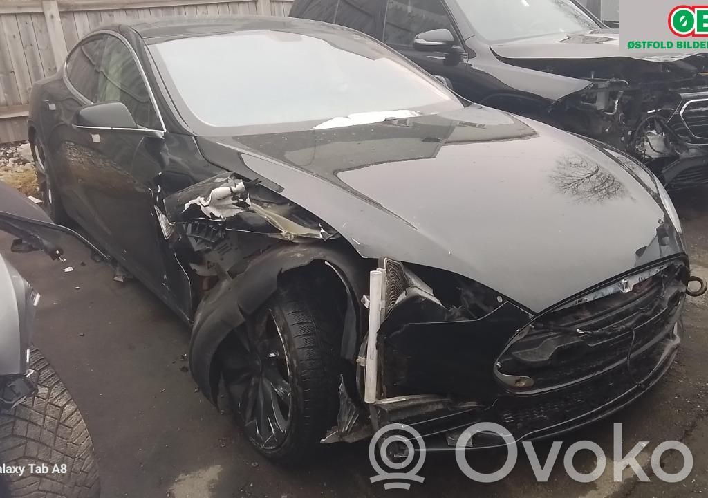 Model S Tesla Model S  102262000C