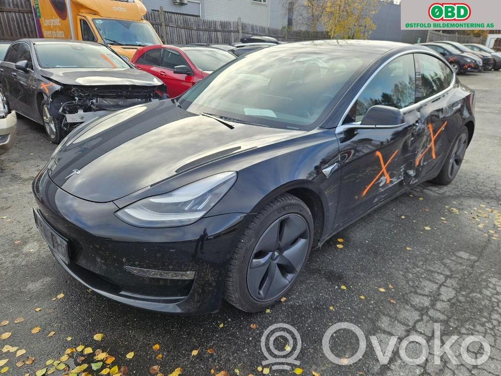 Model 3 Tesla Model 3  110900410F