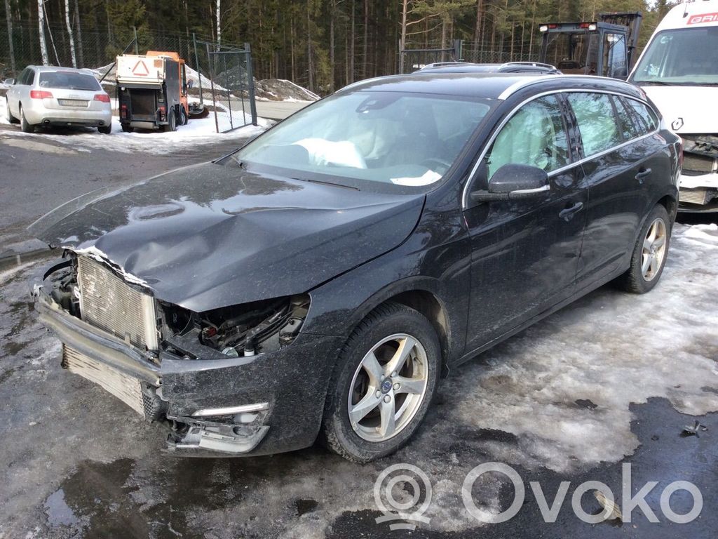 V60 V60, V60 Cross Country  31443839