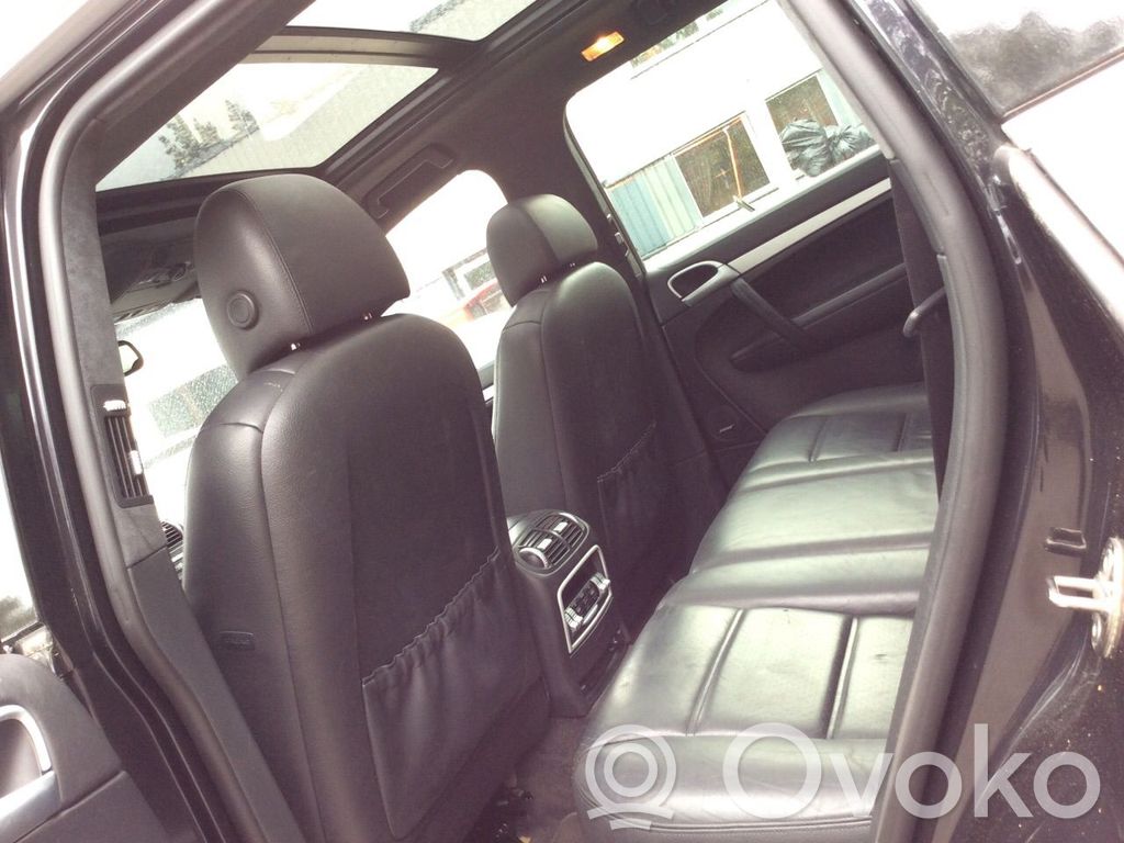 Cayenne (9PA) Cayenne  WHT001693
