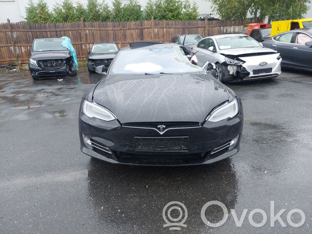 Model S Tesla Model S  103779700D
