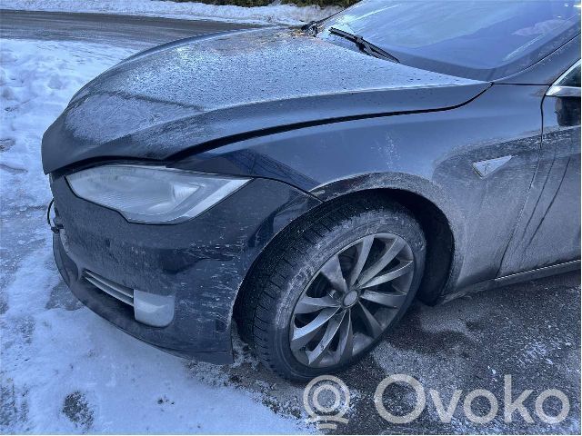 Model S Tesla Model S  100847100A