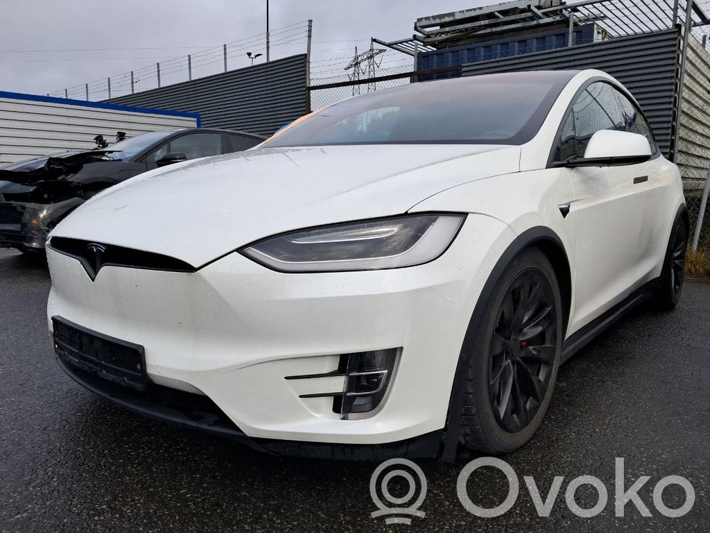 Model X Tesla Model X  1069532E0A