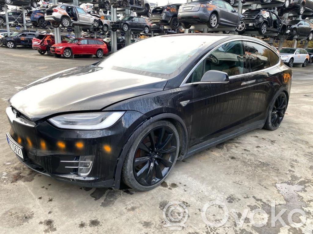 Model X Tesla Model X  105445400D