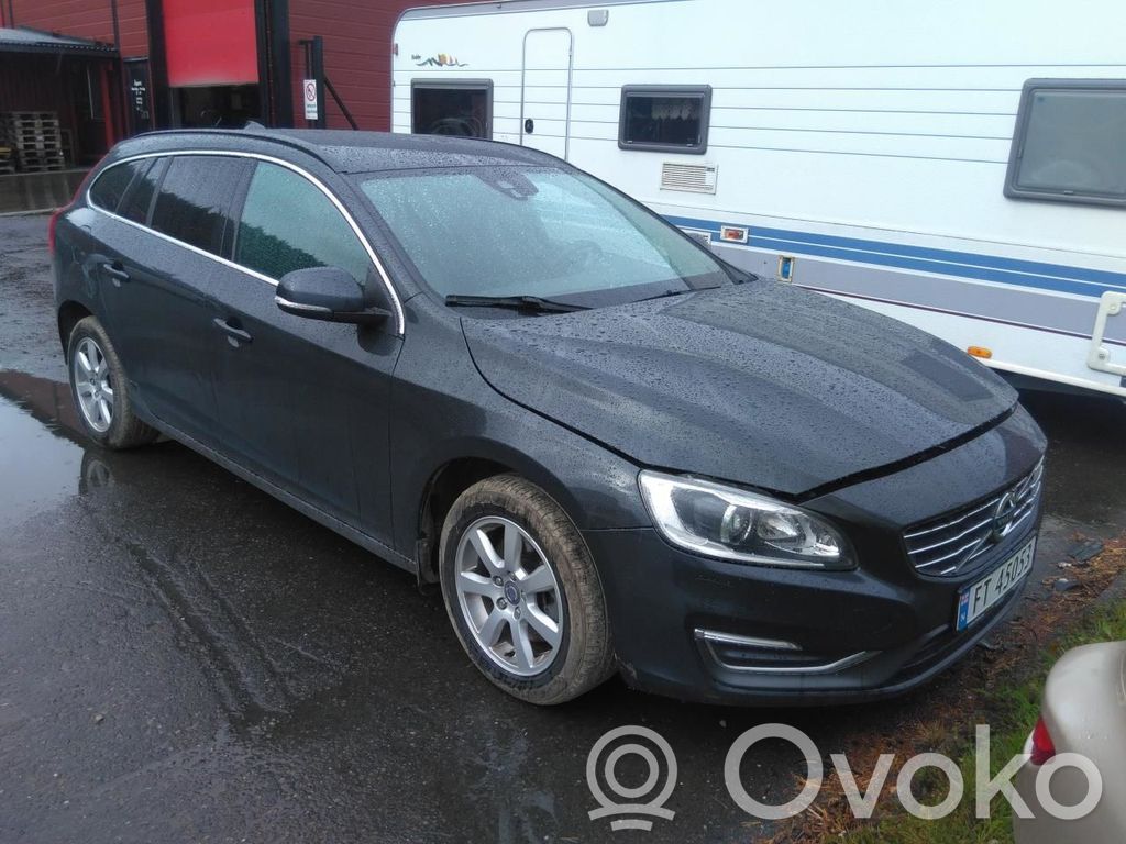 V60 V60, V60 Cross Country  UP657C3551JJ